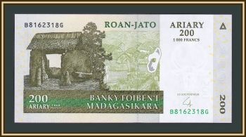  200  (1000 ) 2004 P-87 (87b) UNC