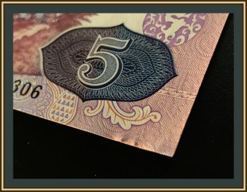  5  1983 P-79 UNC-