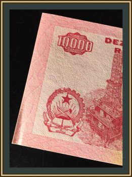  10000  1995 P-137 UNC-