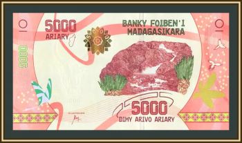  5000  2017 P-102 (102a) UNC